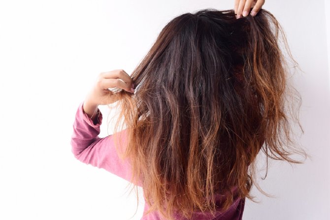 Tips Untuk Memperbaiki Rambutmu Yang Kering Dan Rusak